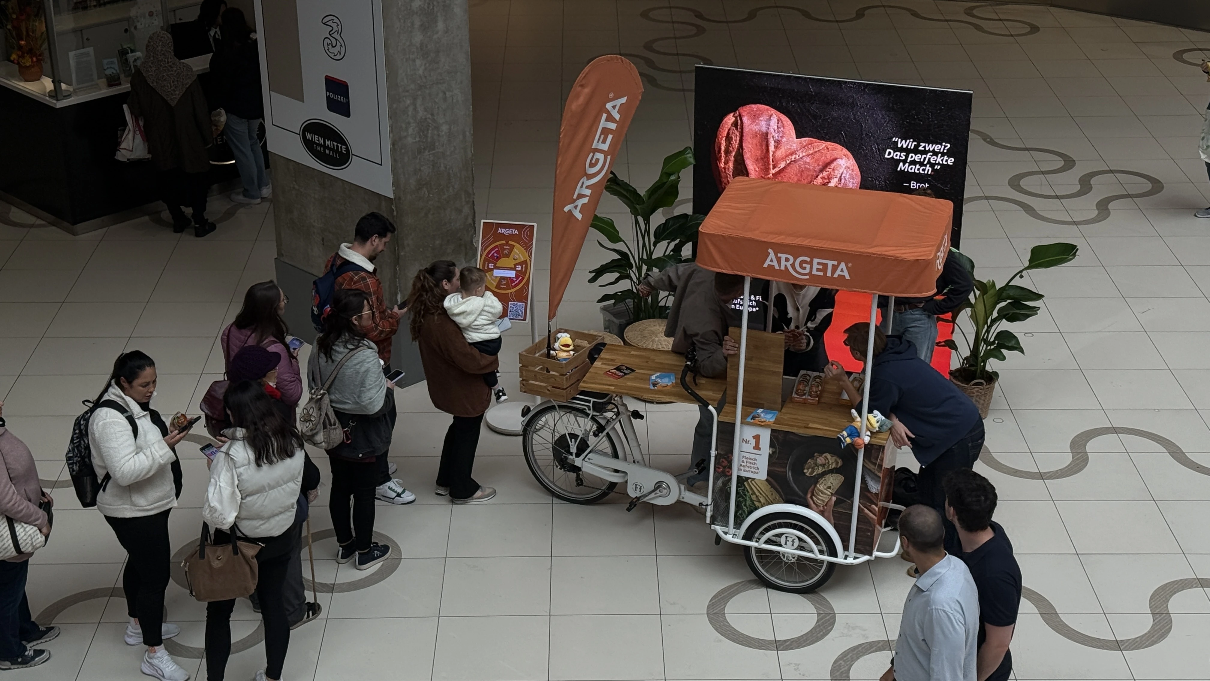 Digitales Glücksrad von Argeta am Promotionstand bei Wien Mitte The Mall